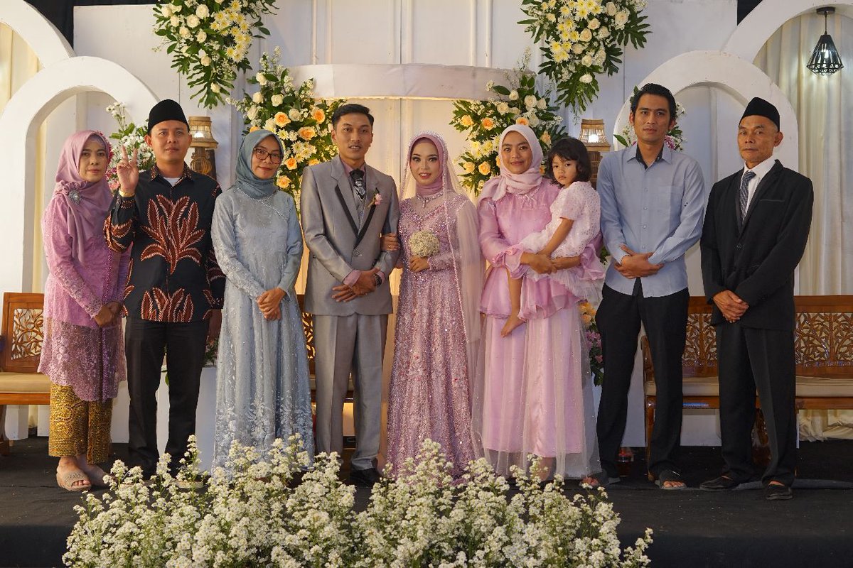 kuniwidya's tweet photo. We are family😍 https://t.co/t8wupCWS7E