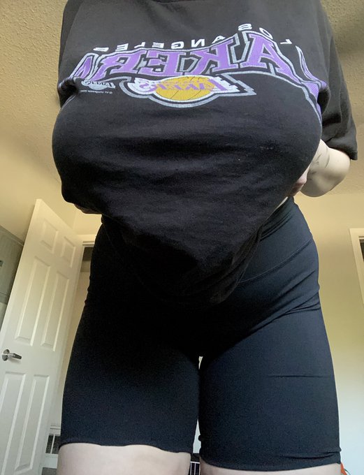 testing out the natural lighting in my new place: what do you think? https://t.co/RWOXvavUyn<a href="/tag/mvsales"class="tags"><span>#mvsales</span></a>