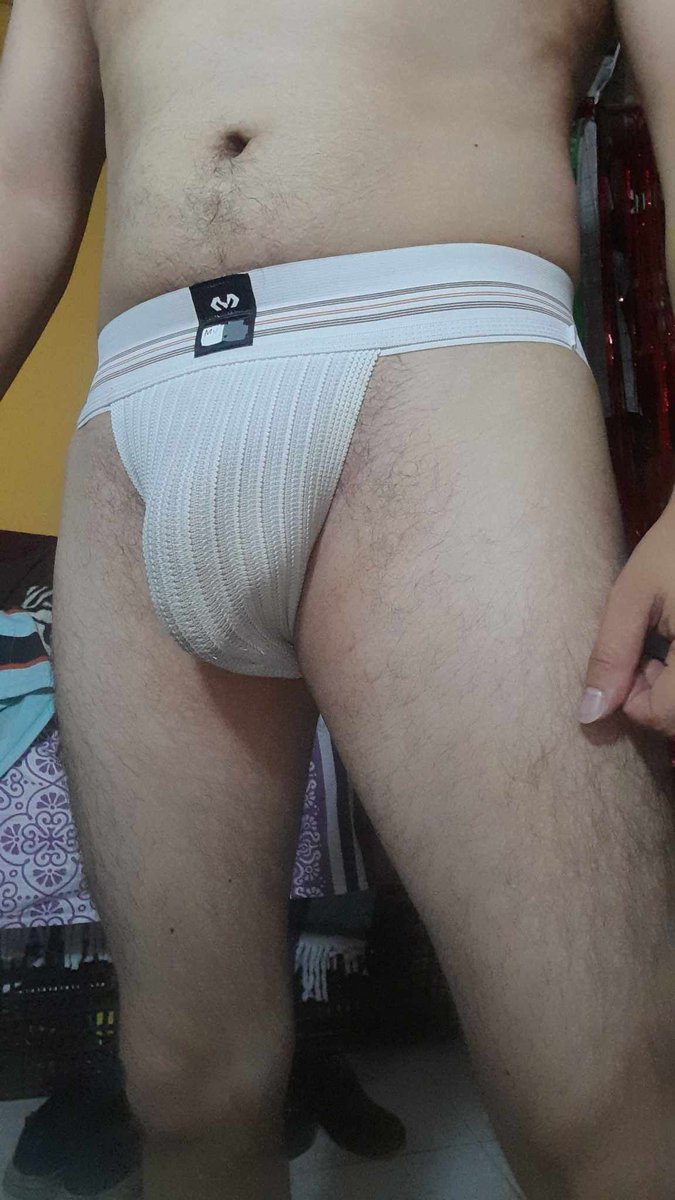 thoseweirdfurs's tweet photo. El bulto de mi amo en #jocks huele a sudor de macho... Me pone como animal en celo ese aroma tan intoxicante #bulge #gaycdmx #jockstraps #machopreñador #musky #gaypup #vergon https://t.co/fDcjroNzrm