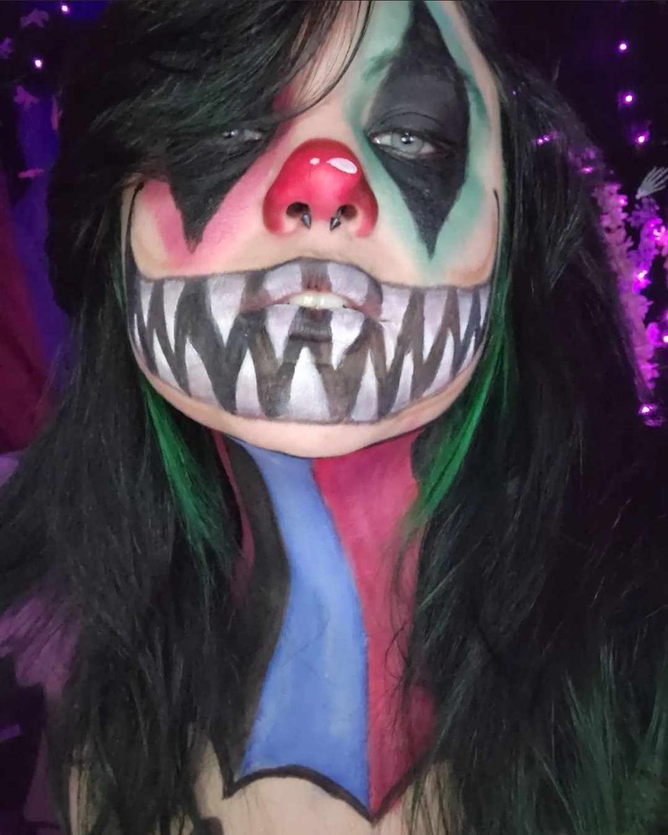 HauntedAshe's tweet photo. Just emailed 2 Haunt attractions near my area hoping they need a makeup artist <3 Good vibes needed https://t.co/yqsne0oVOX