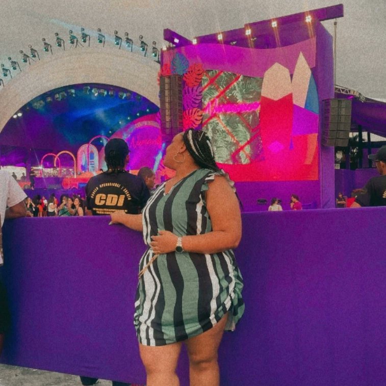 maxullia_'s tweet photo. Guardando as lembranças de um dos dias mais felizes da minha vida aqui 💜

@Ludmilla obrigada por me inspirar com sua arte e essência desde 2014.

Que venham os próximos
NUMANICE💜 https://t.co/lW3eOvw820