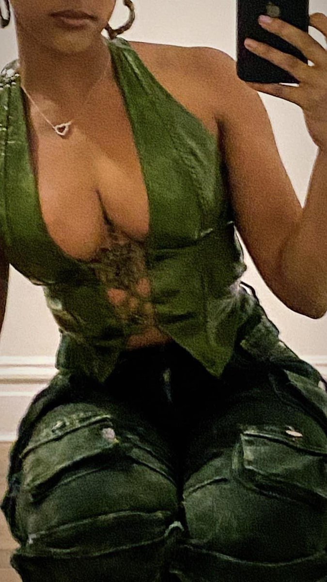 AlaishaBraelyn's tweet photo. 🖤 https://t.co/9uLMMVInHC