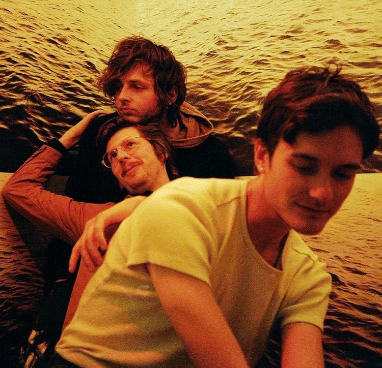 Wuv them <a href="/Vundabar_band/">Vundabar</a>