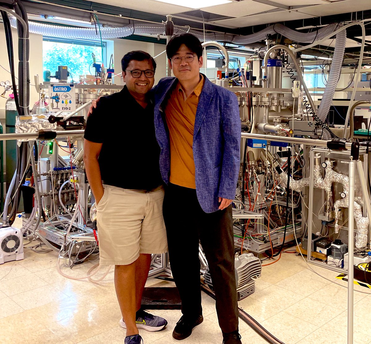 Bharat Jalan (@jalanmbelab) on Twitter photo It was a pleasure to host Dr Seung-Hyub Baek of KIST, S Korea in my lab. He gave an excellent talk, and interacted with students. We look forward to our collaboration! @KIST, <a href="/UMNCSE/">College of Sci & Eng</a> It was a pleasure to host Dr Seung-Hyub Baek of KIST, S Korea in my lab. He gave an excellent talk, and interacted with students. We look forward to our collaboration! @KIST, <a href="/UMNCSE/">College of Sci & Eng</a>