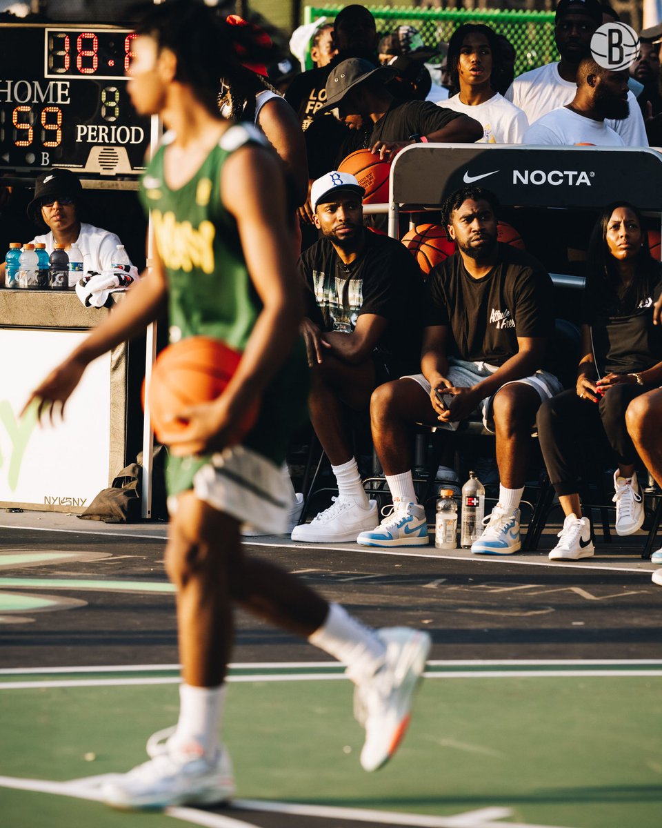 BrooklynNets's tweet photo. Pulled up to NY v NY to support local hoops 🏀 https://t.co/Rft7Hr1J1h