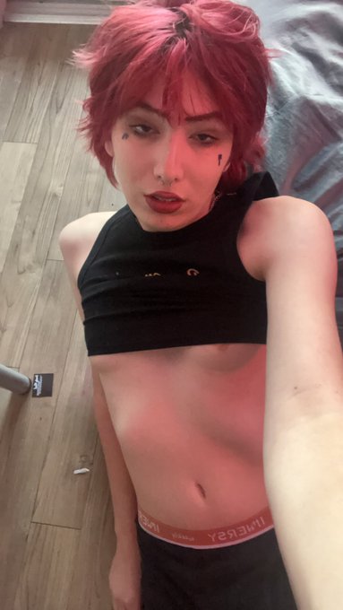 oh noooo i fell on the floor, whatever shall i do??? D; new content on my OF check it out for the more