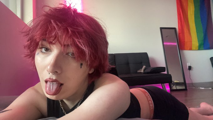 oh noooo i fell on the floor, whatever shall i do??? D; new content on my OF check it out for the more