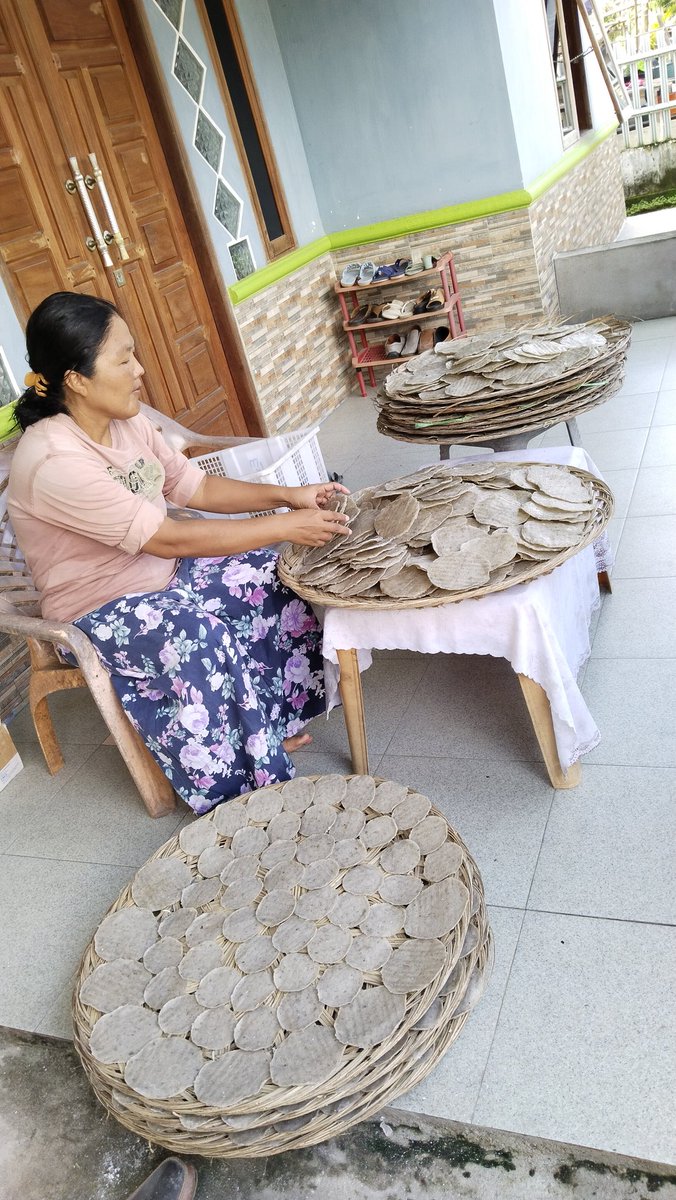 Rhiee_84's tweet photo. Giat luhkan, senin, 24.07.2023, Luhkan Kec. SP Padang OKI, pelaku usaha Ibu Solmah Produksi hasil olahan dari ikan , Kemplang 20kg perhari menjadi 1500 keping dengan harga jual Rp. 700,-/keping
#GiatLuhkanSatminkalBRPPUPP
#luhlapor
#KabOKI https://t.co/kkom0lUP4D