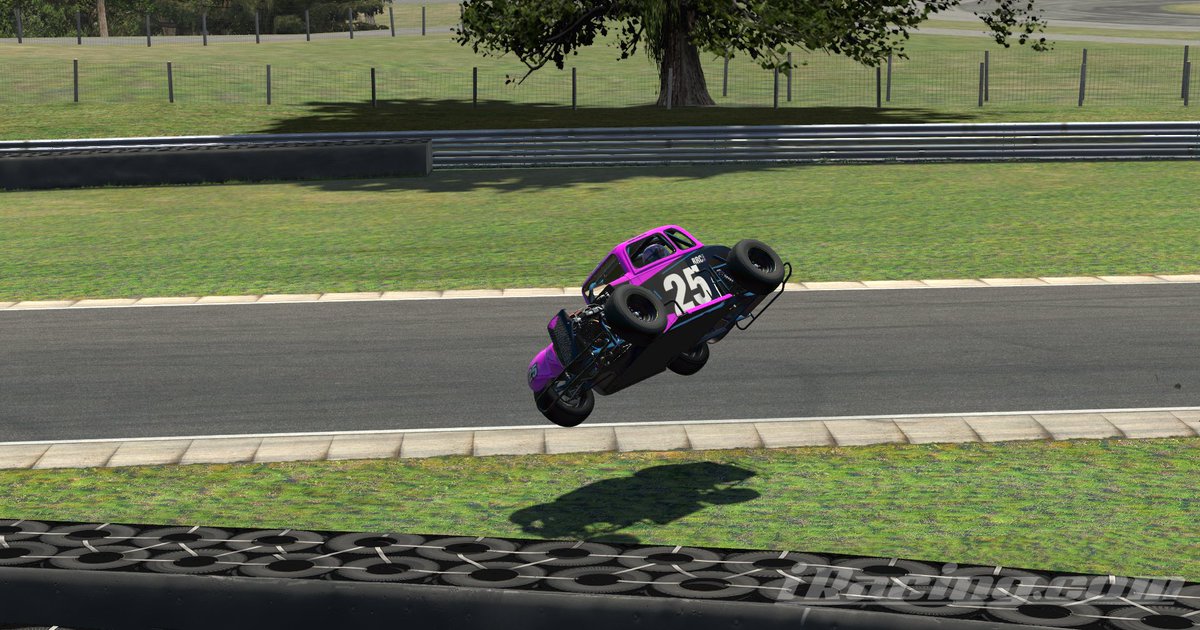 Finding the limit 🧐😬

Practicing for <a href="/bearder_YT/">Bearder</a>'s Bee Legends series on iRacing!