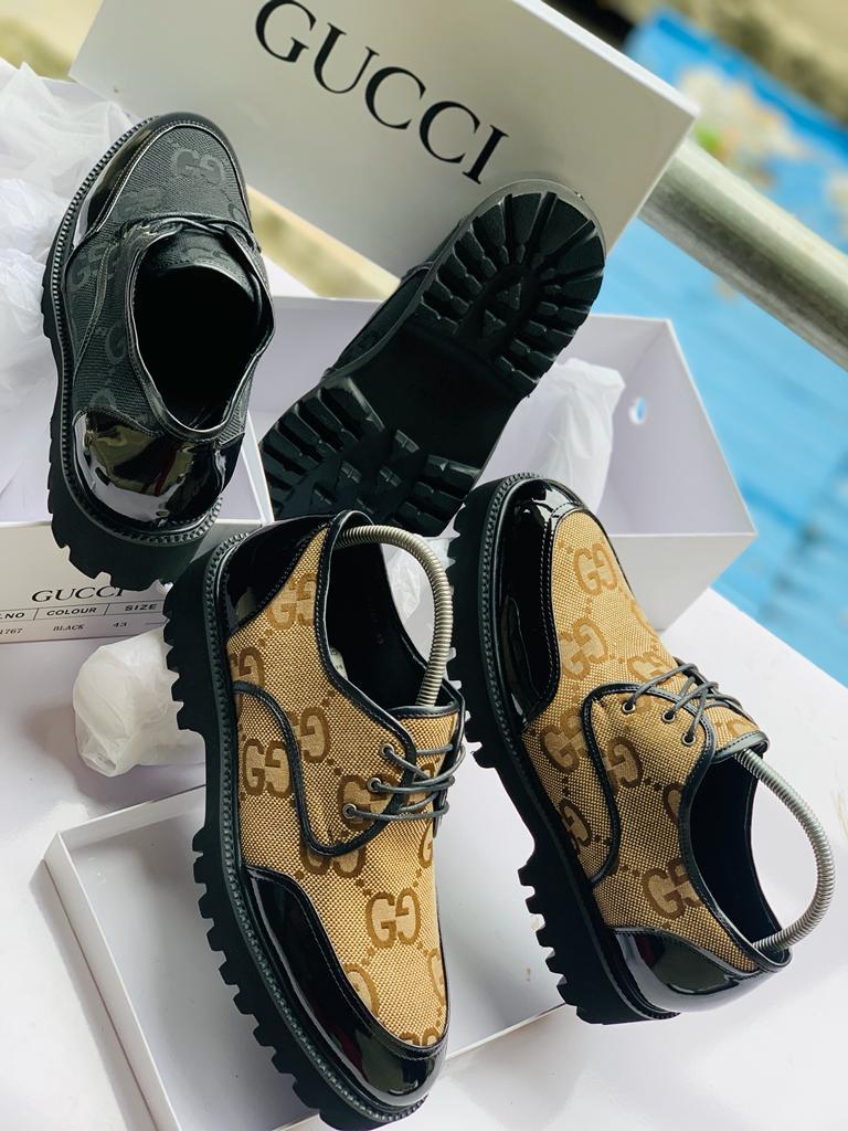 Louis Vuitton Sandals Price : 30,000Naira Sizes: 40-46 Comes in