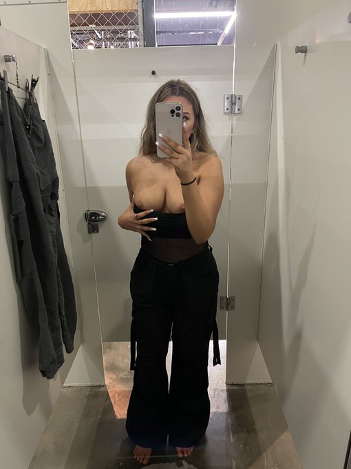 Your Baby Vee’s pics and videos