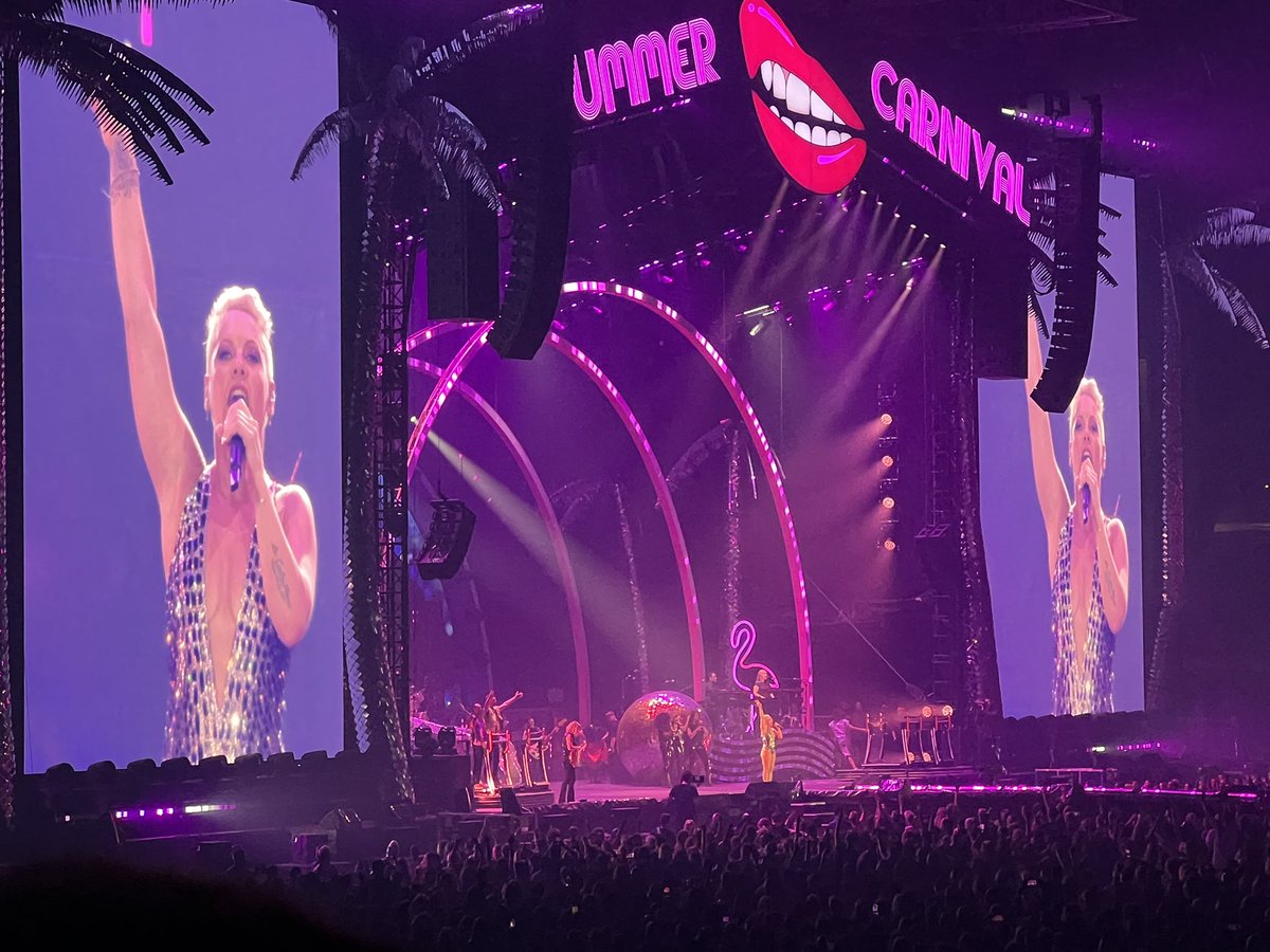 rockstarbrands's tweet photo. On the first night of her North American “Summer Carnival” tour, @Pink tells #Toronto fans they are loved even if they are surrounded by terrible people who give off #JasonAldean vibes. https://t.co/7z3HwH1Awi