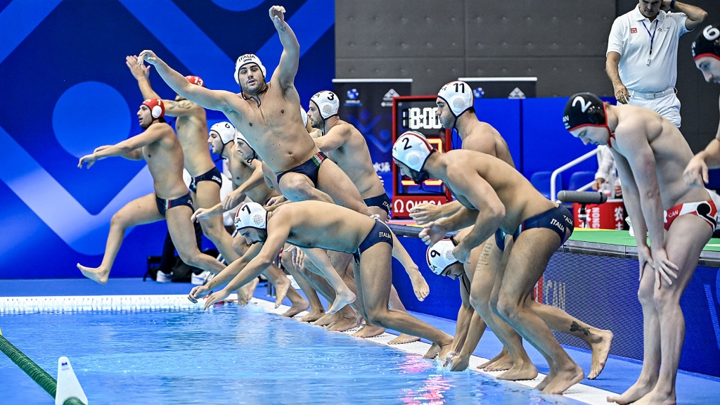 🤽‍♂️ #Fukuoka2023
Torna in acqua il #Settebello
#ItaliaSerbia per andare in semifinale
Diretta <a href="/RaiDue/">Rai2</a> ore 9.20 (it)
#7bello

Questo il programma di oggi
Ore 8.00 #GRE-#MNE su #RaiSport
Ore 9.30 #ITA-#SRB su #Rai2
Ore 11.00 #HUN-#USA su <a href="/RaiSport/">RaiSport</a>
Ore 12.30 #ESP-#FRA su <a href="/RaiPlay/">RaiPlay</a>