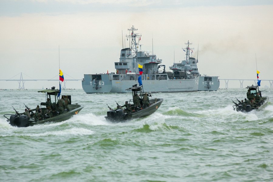 Extraordinaria la Demostración Aeronaval Cívico - Militar desplegado sobre el hermoso Lago de Maracaibo para celebrar la victoria gloriosa que coronó la Batalla Naval del Lago hace 200 años. Honor y Gloria a los hombres y mujeres del pueblo y a todo nuestro Ejército Libertador.…