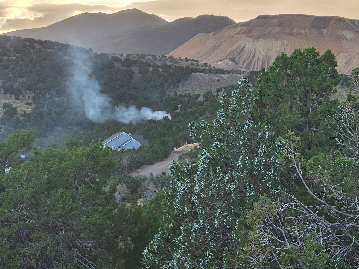 micole_cole_mc's tweet photo. Fire on Shaggy Mountain. Thank you, Unified Fire and Police. Multiple unites within 10 minutes. @UnifiedFire @UPDSL @sherylrockin https://t.co/VOrkkP76JT