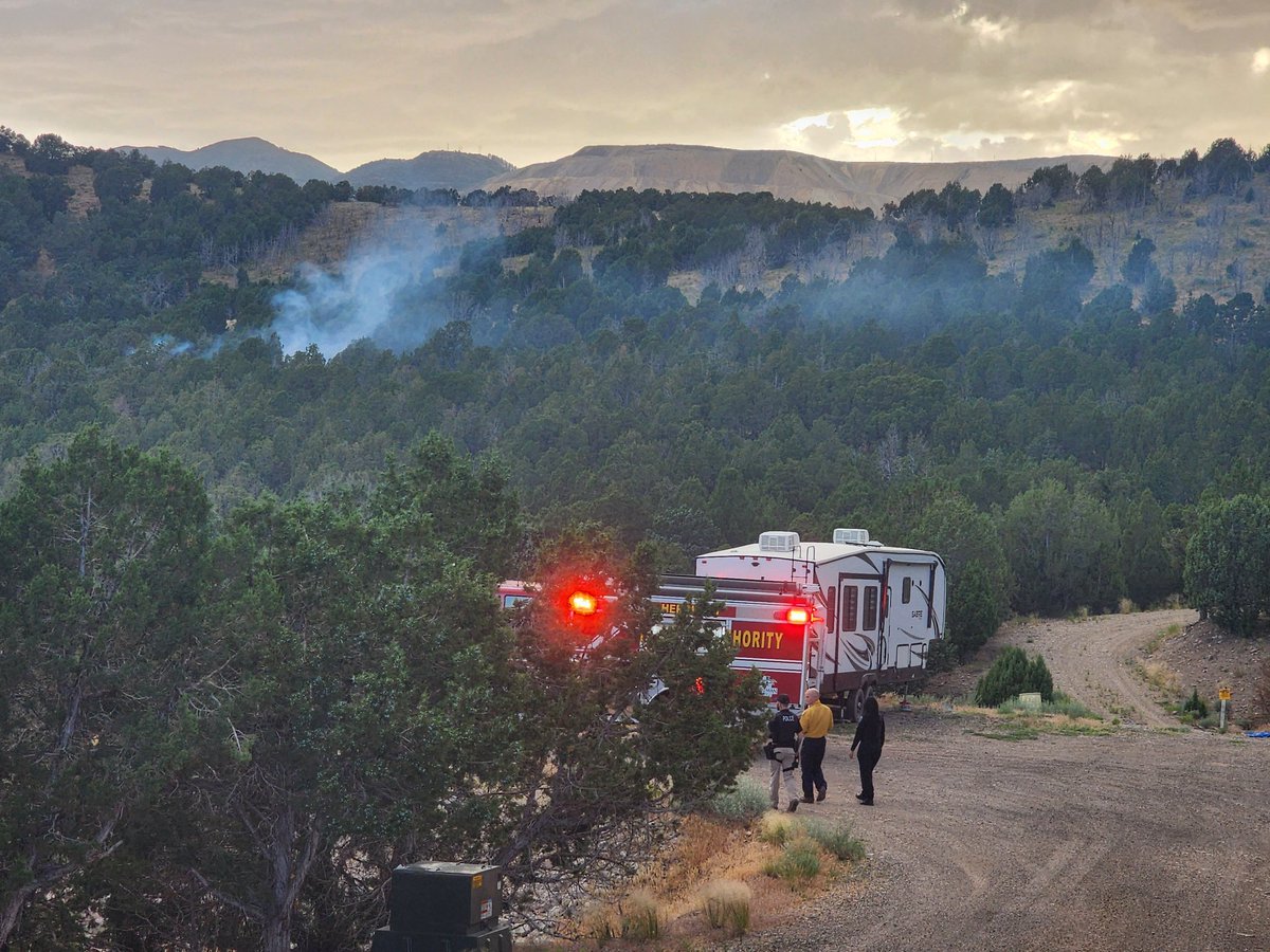 micole_cole_mc's tweet photo. Fire on Shaggy Mountain. Thank you, Unified Fire and Police. Multiple unites within 10 minutes. @UnifiedFire @UPDSL @sherylrockin https://t.co/VOrkkP76JT