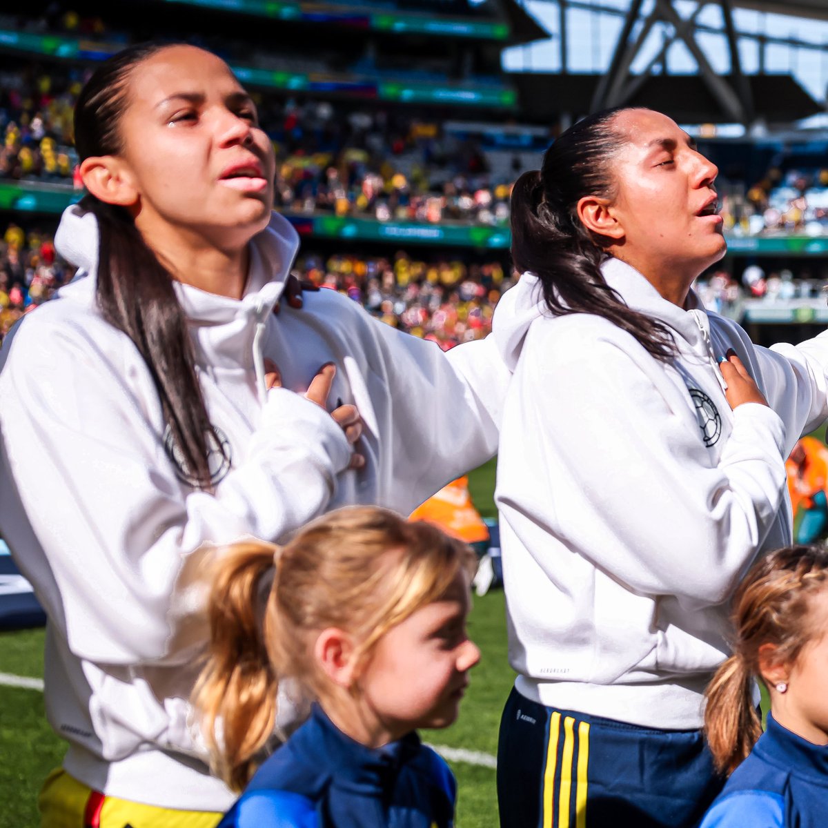FCFSeleccionCol's tweet photo. 📸 𝘾𝙊𝙉 𝙀𝙇 𝘼𝙇𝙈𝘼 🥹🗣️

¡Así se canta nuestro himno en un debut Mundialista!

@FIFAWWC 

#PersiguiendoUnSueño
#TodosSomosColombia 🇨🇴 https://t.co/YRABFhWdHV
