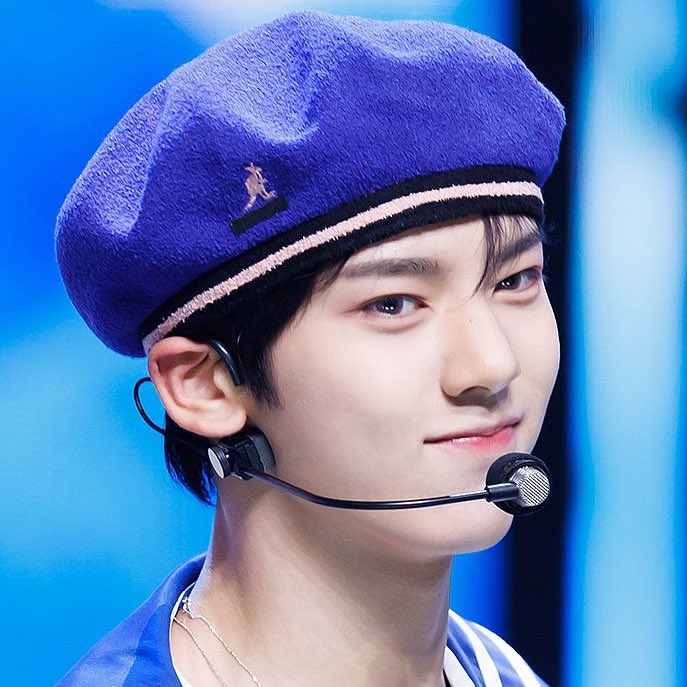 O7O1hs's tweet photo. beret yujin was too cute to handle https://t.co/oFJYn2Hav2