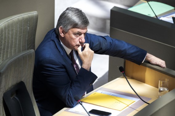 destandaard's tweet photo. Had stikstofdecreet Ineos gered? Zelfs daarover zijn CD&amp;V en N-VA het oneens https://t.co/zGIExFGS8f https://t.co/SuFUrkt3wJ