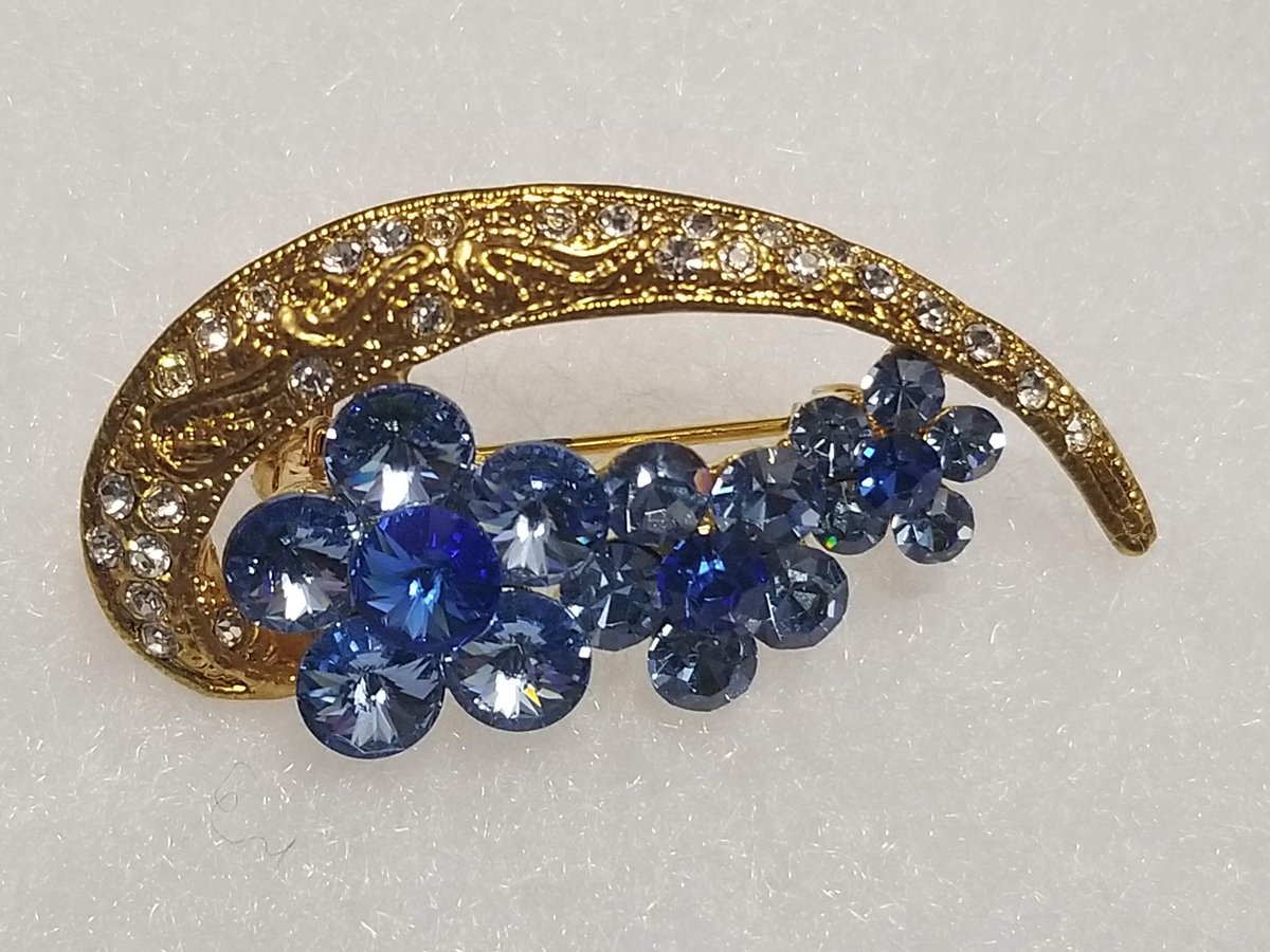 BEAUTIFUL Blue #Rhinestone Flower Brooch #Crystals Goldtone VINTAGE Lapel Pin #Paisley Design #ebayfinds #brooch #broochstyle #lapelpin #vintagejewelry #vintagepin #vintagebrooch #accessories #giftidea #funfashion #accessories #Flowers  ebay.com/itm/2663467375… #eBay via @eBay