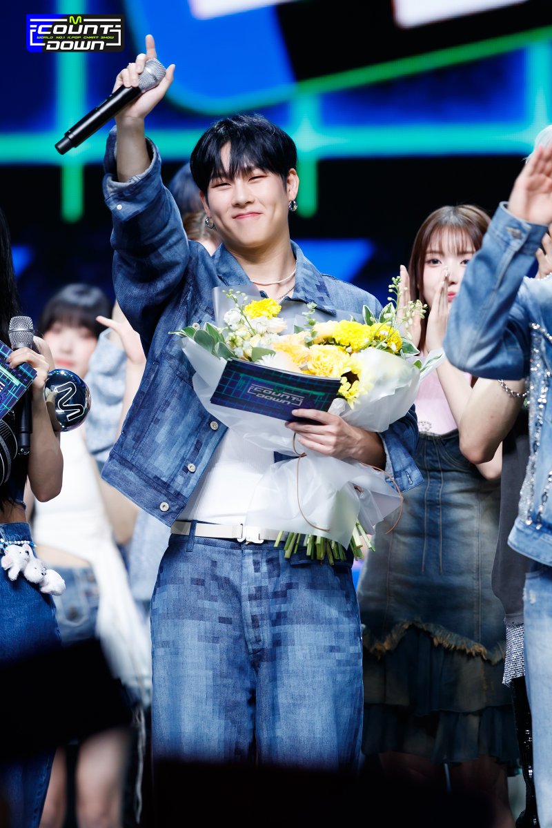 M COUNTDOWN tweet media