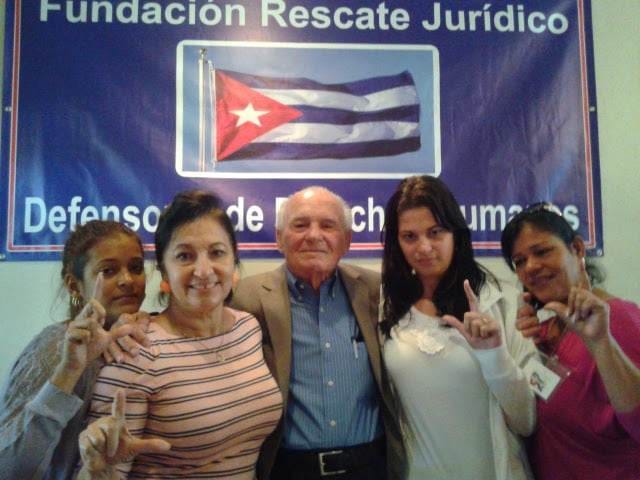 Esas niñas estan presas ahoramismo en Cuba despues de las protestas 11Julio, el señor Bringas, en el exilio, paso 20 años en prision. Que saben de vida miserable los que inducen al pueblo cubano a criar guajacones en estanques para alimentarse? Miserables!