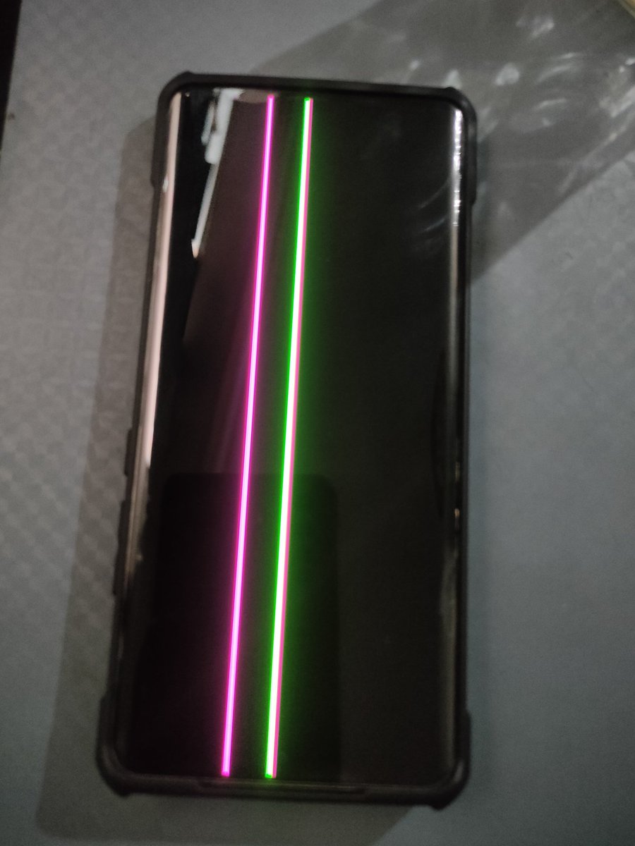 DvrViji's tweet image. A green line appears on my Vivo X70 Pro  after the software update. Phone price above 50K &amp;amp; it used  1.5 years only. which has significantly impacted my user experience and it's create negative Vivo trust for the loyal consumers.
@Vivo_India
#vivo 
#vivoX70pro
#displaygreenline