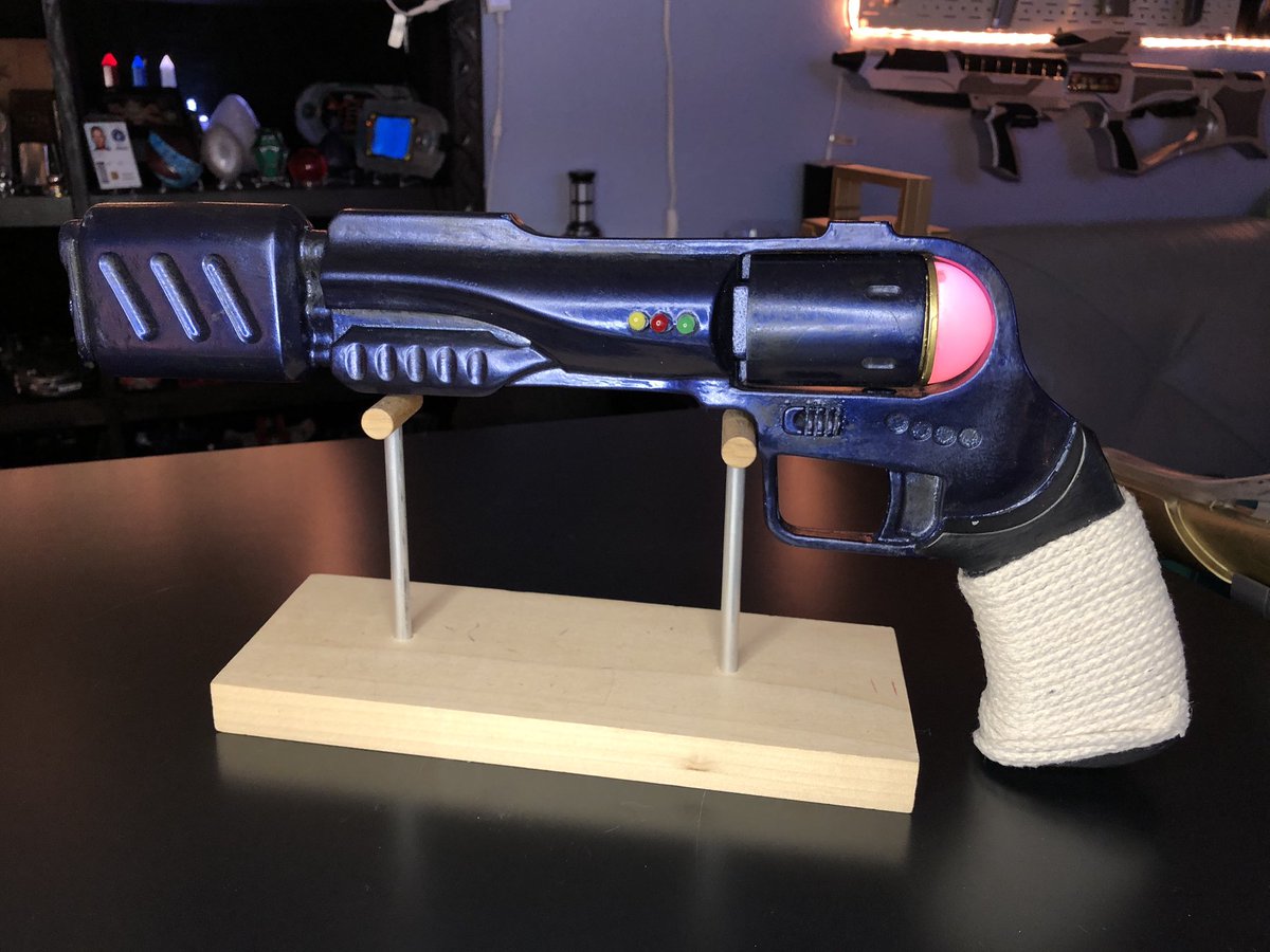 GeekToyLove's tweet photo. Finished the upgrades to Ronon’s stunt Particle Magnum from #StargateAtlantis 

Stunt+ version

#2023Projects #GeekDen https://t.co/cyP3X0wS8l
