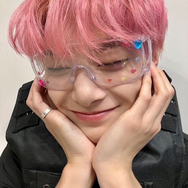isha_seo's tweet photo. Queencard! 🌷🌸✨

#Jeongin #I_N #StaySelcaDay #SSD https://t.co/648V9tGtLn