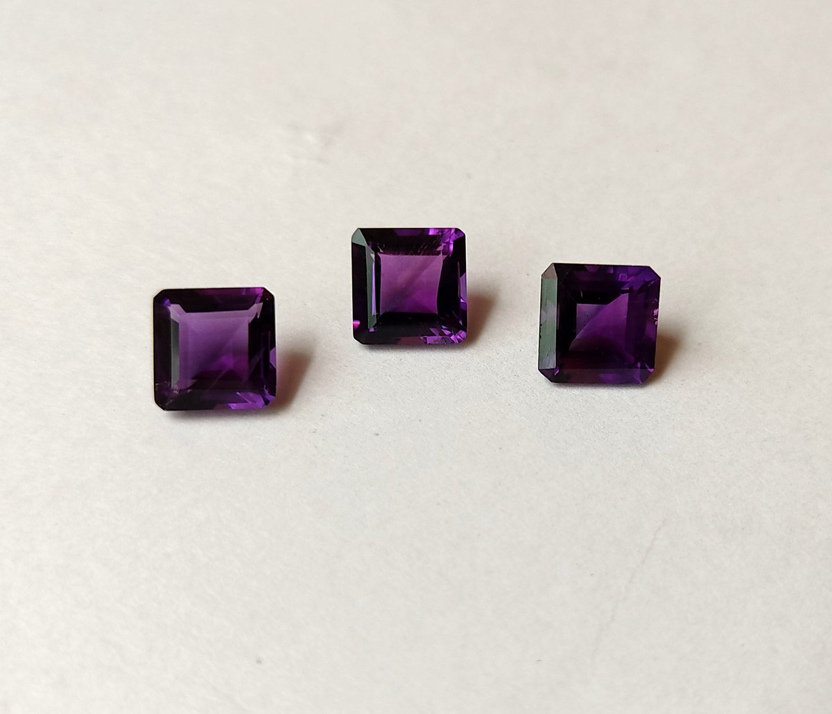 MantriSanju's tweet photo. Exited to share the latest addition to my etsy shop
African Amethyst Emerald cut square 3 pieces loose gemstone lot.
#squareamethyst #African #gemstonenatural #amethystemeraldcut #хтивийпонеділок #BBNaija #Israel #ElonMusk #bachelorette #TwitterX #EtsySale https://t.co/JDwsl0EppZ https://t.co/CK8h2M489Z