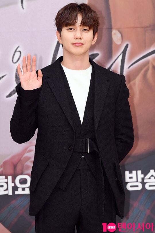 kdramacasting's tweet photo. #YooSeungHo reportedly to lead a new drama <#IAmHome>, tells the story of people becoming a family.

Directed by #GreenMothersClub’s director Ra Ha-na. https://t.co/ySqsQWAvIp