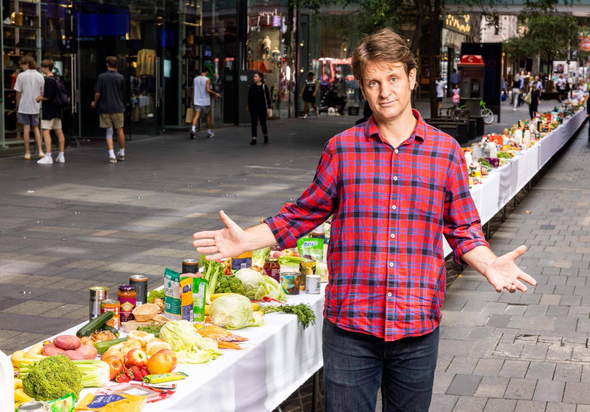 ScreenAustralia's tweet photo. In the new 3-part series #WarOnWaste, passionate planet advocate and prankster @craigreucassel will once again dive deep into Australia’s waste crisis 🗑️ 
Episode 1 premieres tonight at 8.30pm AEST on @ABCTV https://t.co/QuA7Oi2Kiu