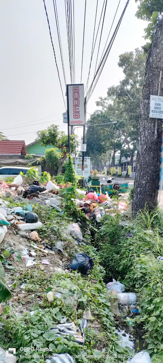 merapi_uncover's tweet photo. Tumpukan sampah hari ini 

Barat Pt. Diamond, jln kabupaten, barat uty, selatan bangjo kronggahan, selatan flyover jombor, utara lampu merah pelm gurih, fly over kaliabu, depan asramahaji, pasar consongcatur, depan kampus unisa, https://t.co/8yucCRypD9