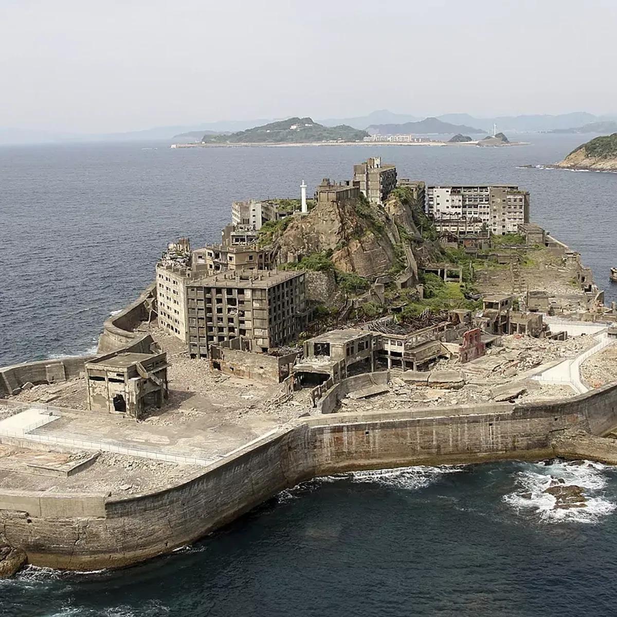 DailyStuffMag's tweet photo. See the world's most restricted places in the world that are also very desired