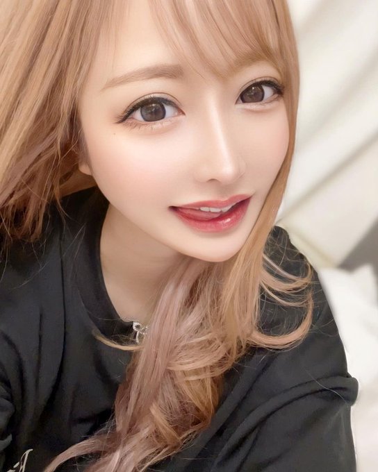 FireBre97074881's tweet photo. 29歳とL I N E 交換って抵抗あるかな？
#ﾏﾏ活 https://t.co/MU5lGD2YfI