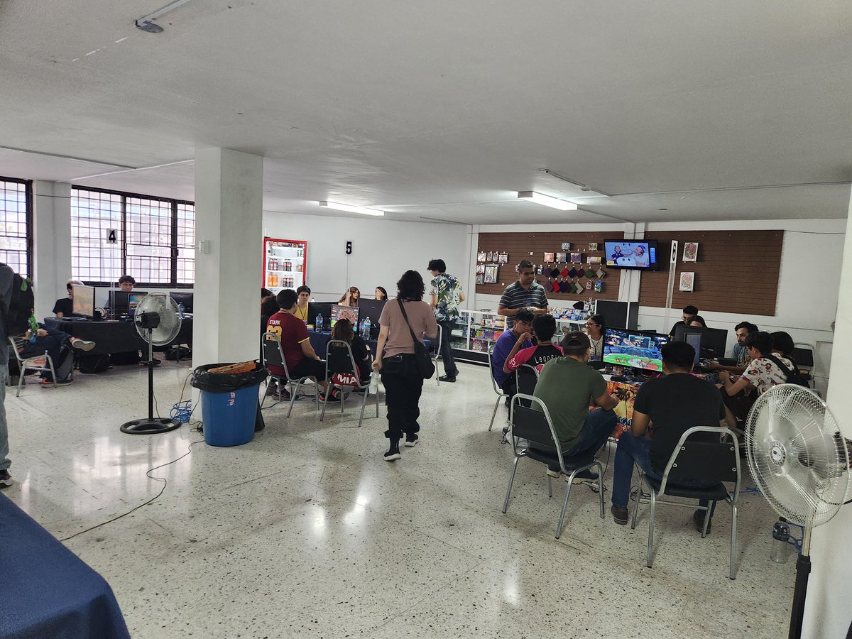YoniOrlax's tweet photo. Conociendo bandita nueva, un gustazo haber cotorreado con @AddyPlayGames de manera breve, en las instalciones de @BitMasterMty
En línea y presencial, el hype se vive en todas partes #supersmashbros #supersmashbrosultimate #smashbrosultimate #bitmaster #monterrey https://t.co/7TkZEnOC2o