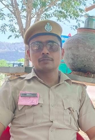 चित्तौड़गढ़ / बेंगू - भैंसरोडगढ़ पुलिस थाने के सिपाही ने खुद को मारी गोली, पहरे पर थी ड्यूटी थी चेतराम गुर्जर की 2015 में भर्ती 
आज फिर एक भाई ने अपनी जीवन लीला समाप्त की
आखिर कब रुकेगा यह सिलसिला?
राज पुलिस को अपूर्णीय क्षति 😭
शत शत नमन
#तनाव
#आत्महत्या seedhasawal.in/user/appdata
