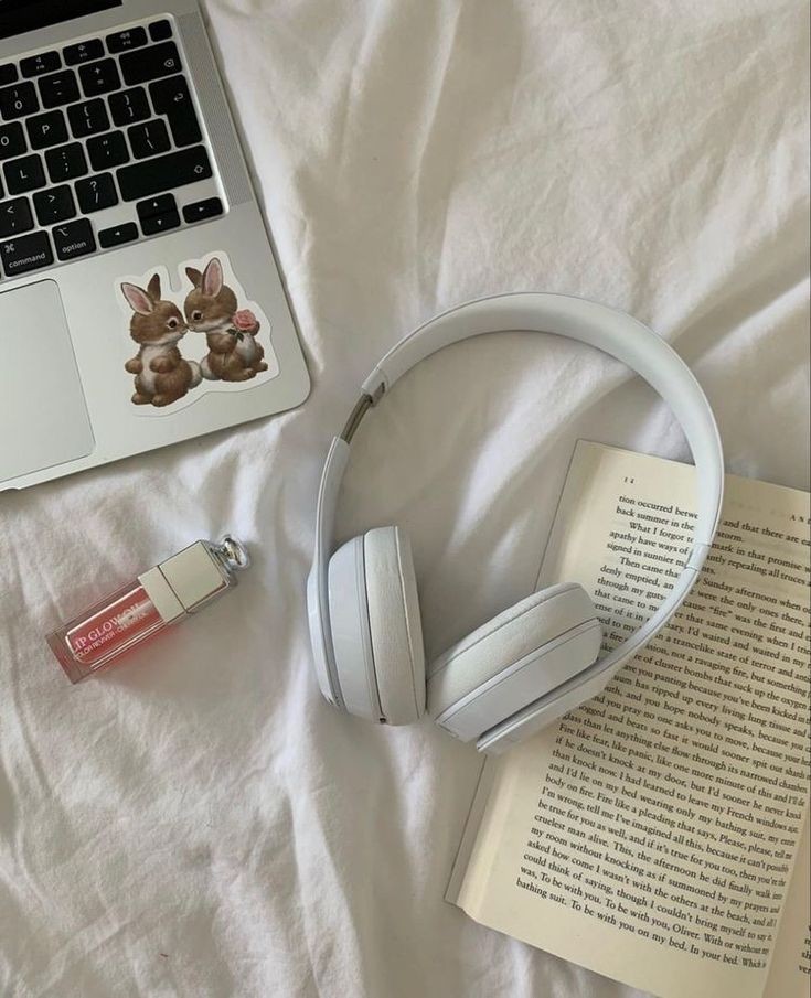 rycodez's tweet image. hello, i’m rye ! new to #studytwt #studytwtph 🌷

🎧 . she they, ‘09,
🏹 . woman in ste, has a kanal / corny humor, entj, aries.
🪞 . fil / eng
📂 . likes music, reading, poetry, photography.
🐚 . kpop : enha, le ssera, ive, etc.

♡ or ↺ to be moots !!