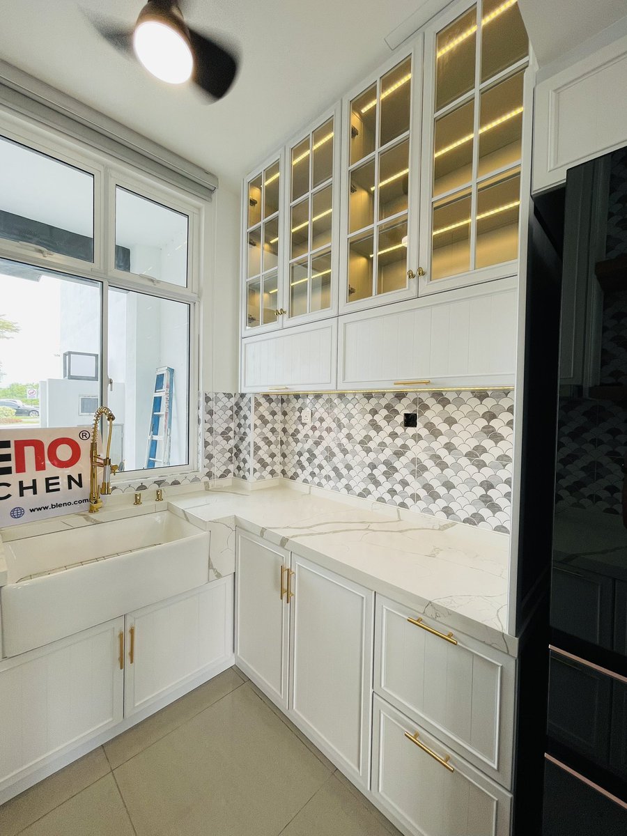 iffgone's tweet photo. Kalau nak buat kabinet dapur “English Concept” tapi taknak gunakan kayu, boleh gunakan sepenuhnya aluminium macam ni.

Selesai masalah karat, reput, anai-anai dan rosak dek air.

Undilah saya:
https://t.co/OJ3txey7o3 https://t.co/JDsfFLsdwk