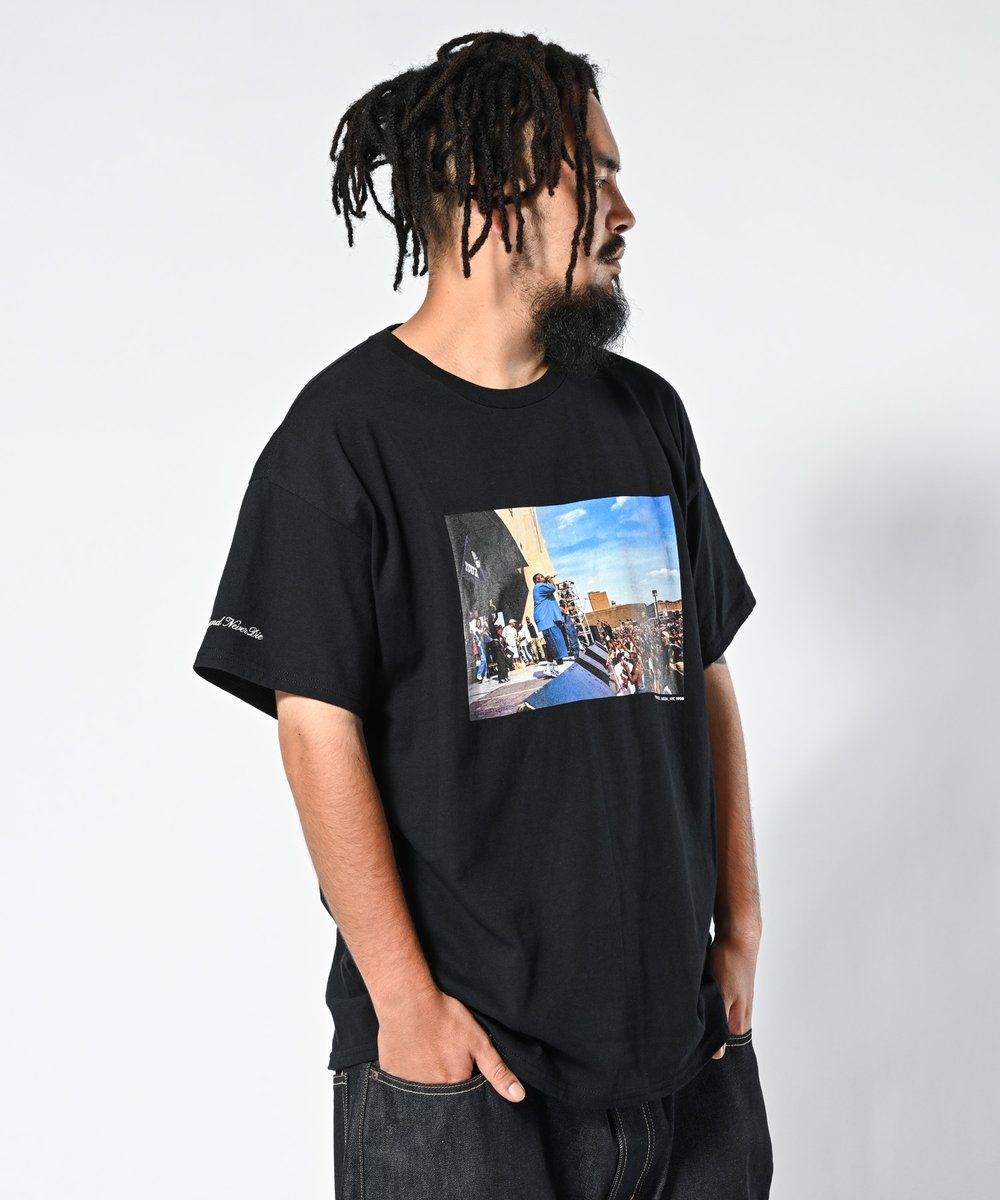 lafayette_jpn's tweet photo. ◆LFYT × T.ERIC MONROE - BIGGIE 1996 HOODSHOCK TEE LS230129
(WHITE, BLACK, BLUE)
「The Notorious B.I.G./ノトーリアス・B.I.G.」を捉えたフォトTシャツ。
📱https://t.co/9fQIdJa0wM
#tdoteric
#LFYT #Lafayette #ラファイエット #Lafayette_NYC https://t.co/RAhPLdskkc