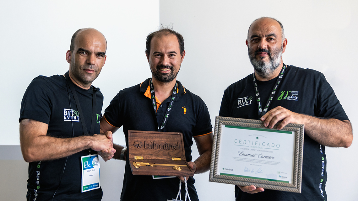 BitmindSolucoes's tweet photo. BIT EVENT 23 | Distinções 🏆
Paquímetro Dourado - Utilizador CABINET VISION
Emanuel Carneiro da empresa Quimneto, Lda
Por toda a dedicação na implementação do @CabinetVision e por todo o apoio prestado à Bitmind na integração com as máquinas. Muitos Parabéns! https://t.co/6S3YQvHGbV