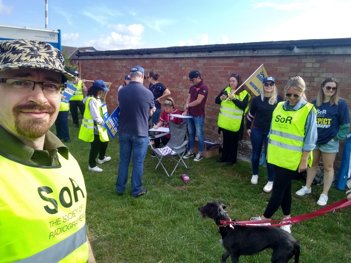AlunBeard1's tweet photo. Great turnout at SRH this morning! @SCoRMembers #radiographerstrike #EnoughIsEnough #respectradiography @NHSMillion  @ https://t.co/coqcf1uTRb