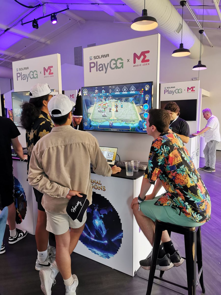 eternaldragons's tweet photo. GM Dragoneers!☀️
Our team is back from #PlayGG in San Diego, and it was an absolute blast! We want to extend our massive thanks to @solanagames_gg and all the amazing #Web3 gamers we had the pleasure to meet.
Onwards to more exciting adventures!🐉🔥
#Solana #EternalDragons https://t.co/iL2mS6wd5m