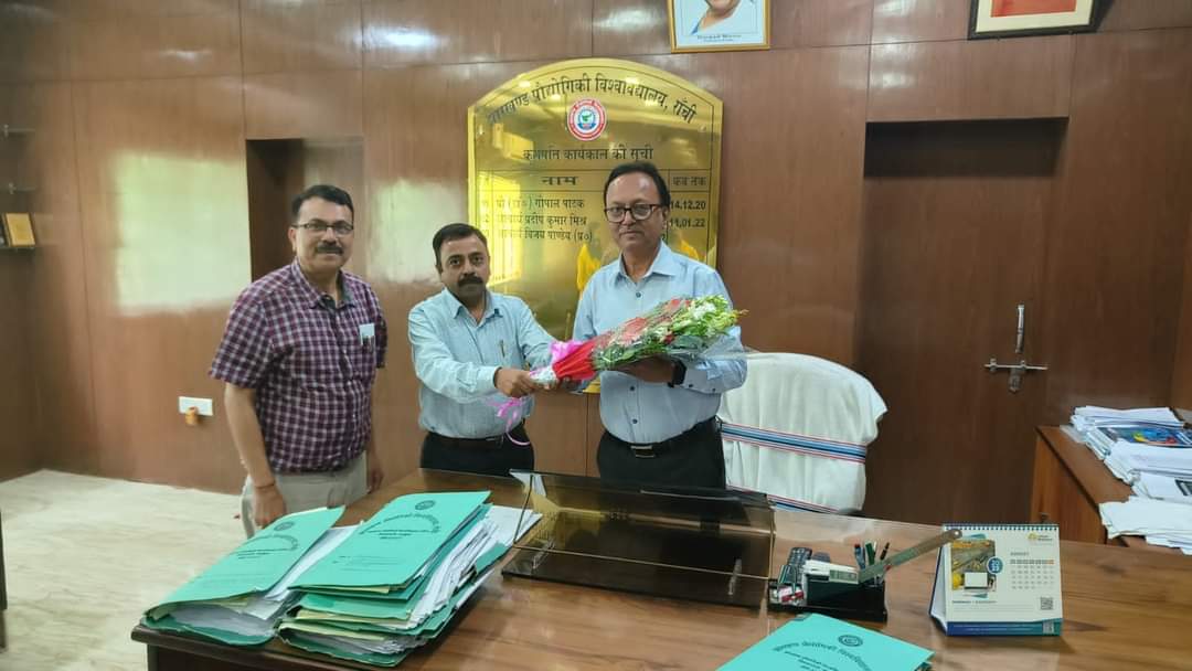 JutRanchi's tweet photo. Dr. Dharmendra Kumar Singh today assumed charge as the Vice Chancellor of @JutRanchi in pursuance of the notification issued by Governor's Secretariat, Jharkhand, Ranchi.
@jhar_governor @JharkhandCMO @ugc_india @rashtrapatibhvn @PMOIndia https://t.co/qGcA8rutEF