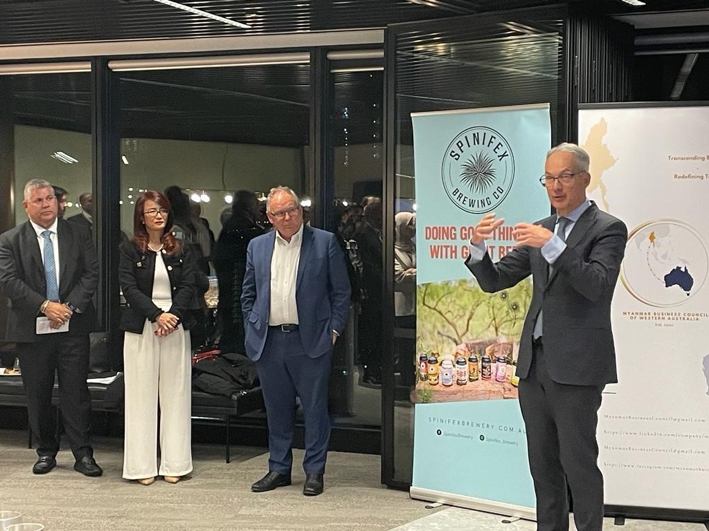 Special Envoy for #SoutheastAsia Nicholas Moore met a range of stakeholders in WA as part of consultations to develop the Southeast Asia Economic Strategy to 2040.
Thanks to all who shared views on the challenges &amp; opportunities ahead.
<a href="/DFAT_TradeTalk/">DFAT Trade Talk 🇦🇺</a> <a href="/AusASEANEAS/">Michelle Chan</a> <a href="/dfat/">Department of Foreign Affairs and Trade 🇦🇺</a> <a href="/Austrade/">Austrade</a>