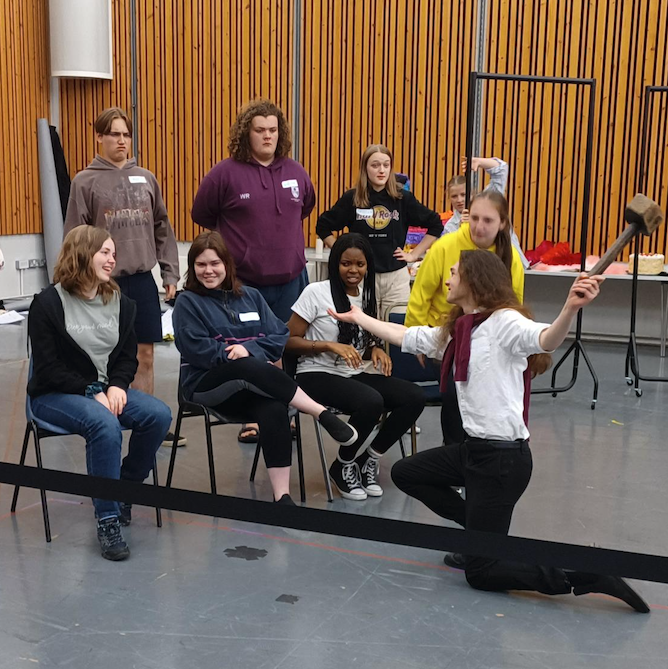 What a fun final rehearsal before #ONYouthCompany goes away on their residential on Saturday! Trial by Jury is coming together and we can't wait to see the show @Howard_Assembly and @GSFestival on 5 and 6 August. Book your tickets now at bit.ly/3JQUUCY