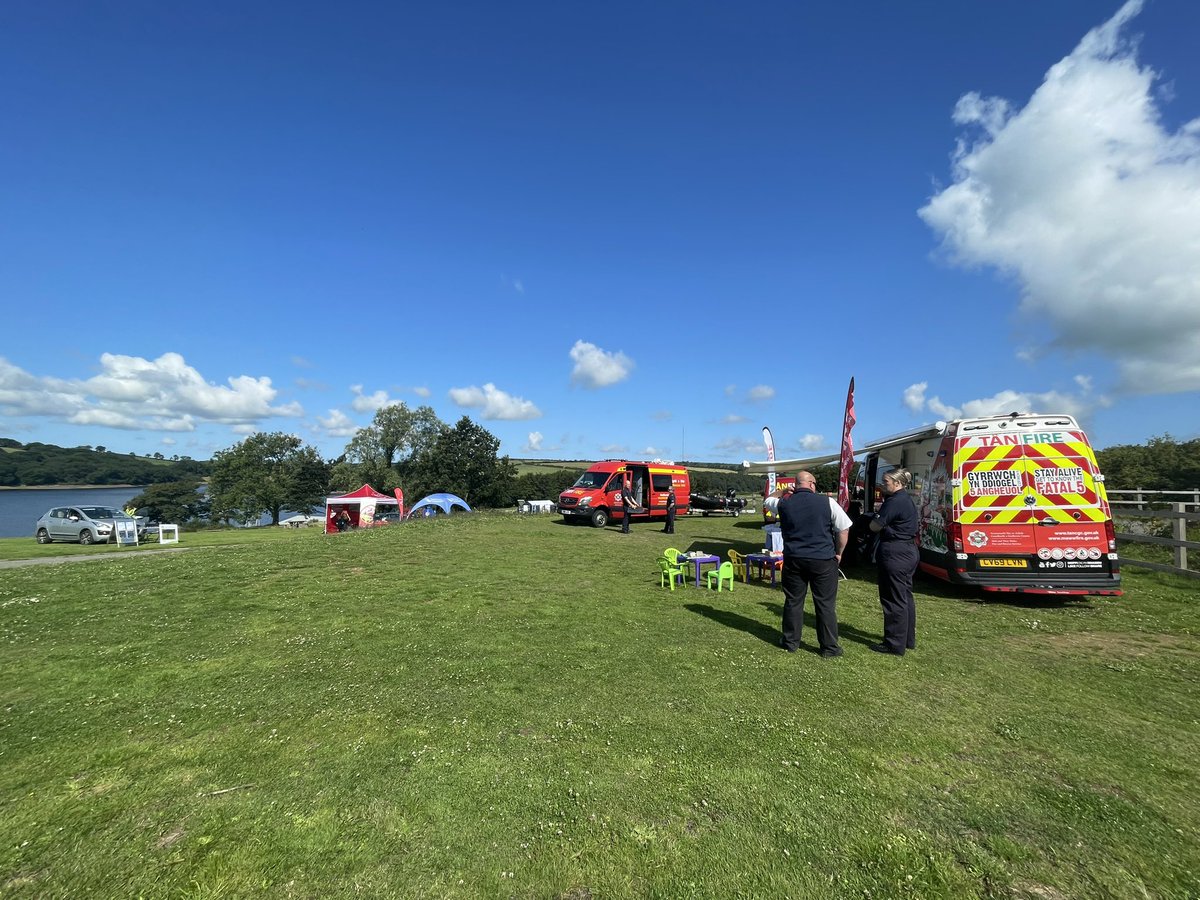 The emergency services are here at Llys-y-fran reservoir to warn of the dangers of water. 

They hope to show people how to safely enjoy lakes, rivers and the sea this summer. 

#WaterSaftey @mawwfire @DyfedPowys