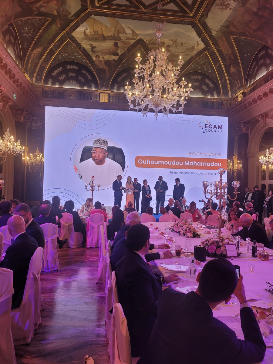 L'Ambassadrice du Niger à Rome, S.E Mme Fatimata CHEIFFOU, a participé à la rencontre entre le Premier Ministre du Niger, S.E.M Ouhoumoudou Mahamadou et le Président Exécutif de ECAM M. Kamel Ghribi, suivie d'un dîner de gala ce lundi 24 juillet 2023.
@kamelghr