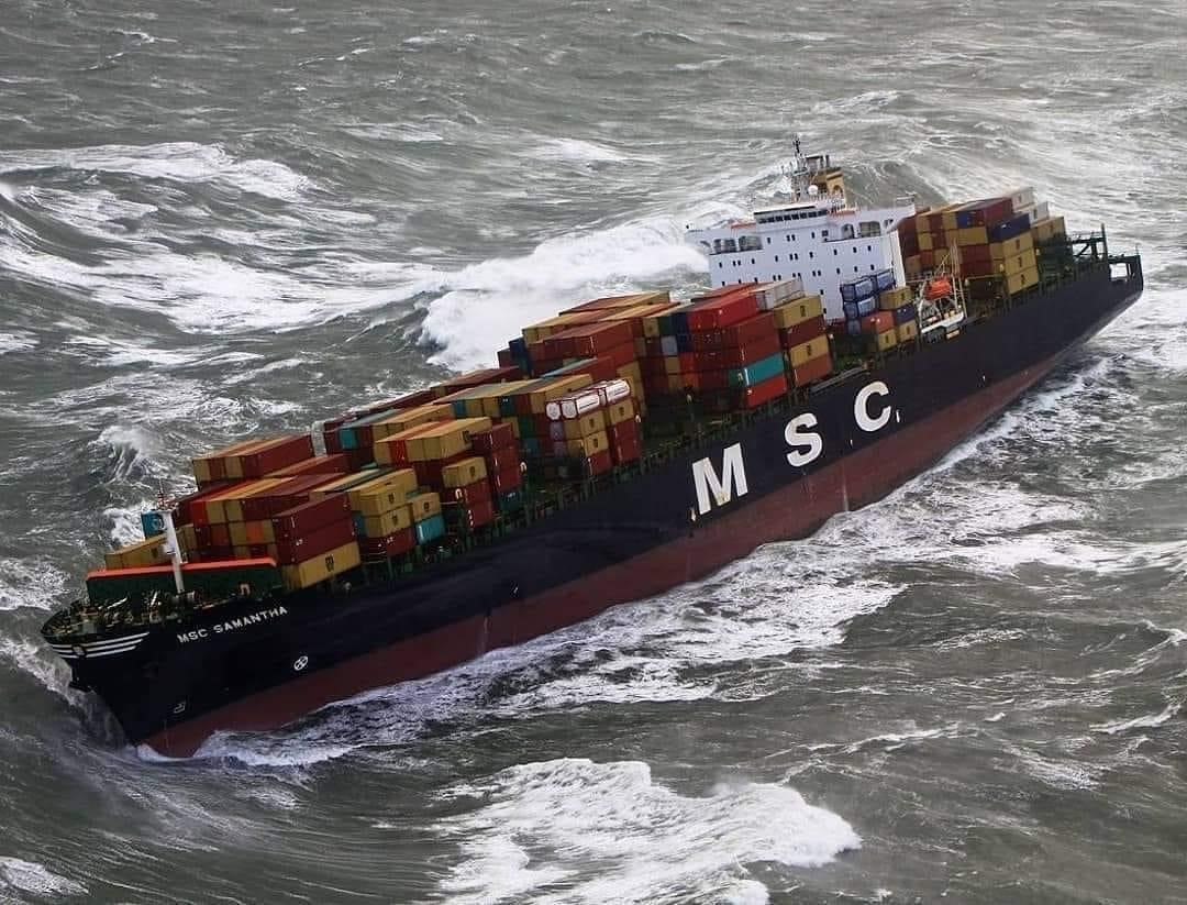 Its not all smooth sailing out on the open sea! We unload and load lots of containers and its important to spend the extra time and money ensuring your valuable goods arrive Safe Secure and On time:)