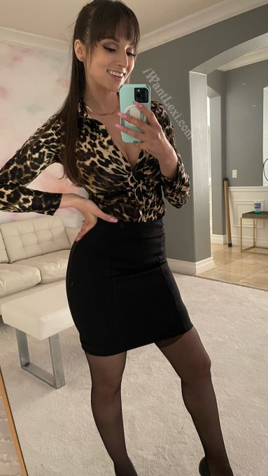 What part of me will you worship first? https://t.co/89HwSXzauS @realloyalfans https://t.co/mhmCy6gZ